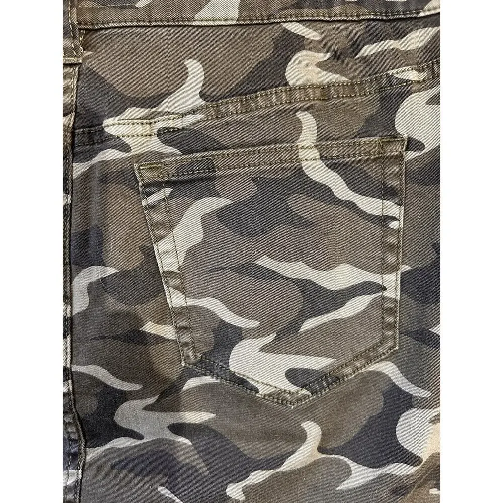 Torrid Women’s Green Camouflage Knee Length Pencil Denim Skirt Grunge Size 14